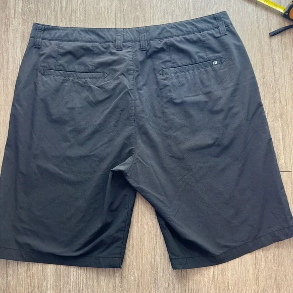 Travis Mathew Golf Black 36 Inch Shorts 11” Inseam Flat Front Nylon Polyester - Picture 6 of 6